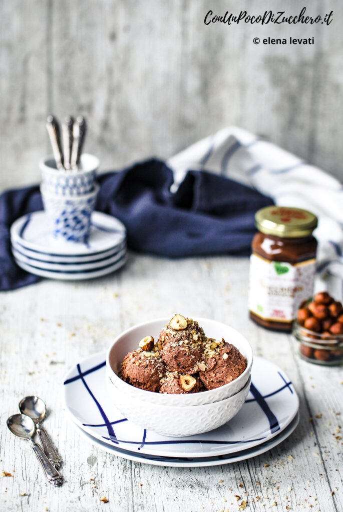 Gelato crunchy alle nocciole caramellate